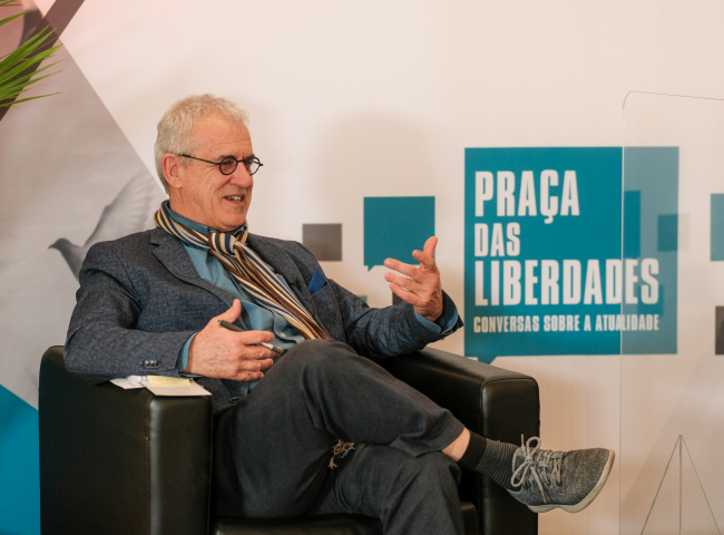 Ciclo de Conversas: Praça das Liberdades. Livraria Municipal Verney,